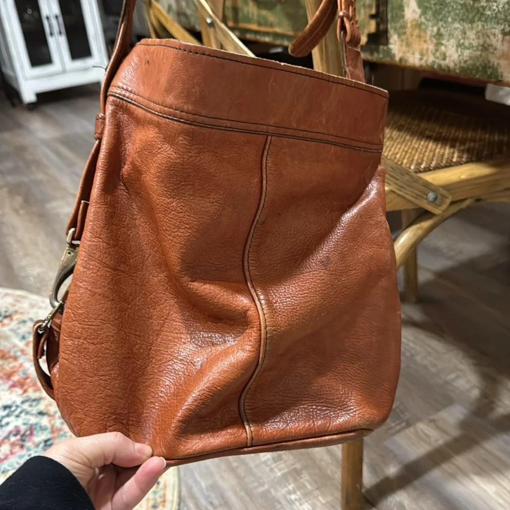 FRYE VINTAGE BROKEN IN FRYE COGNAC TOTE - Picture 3 of 12